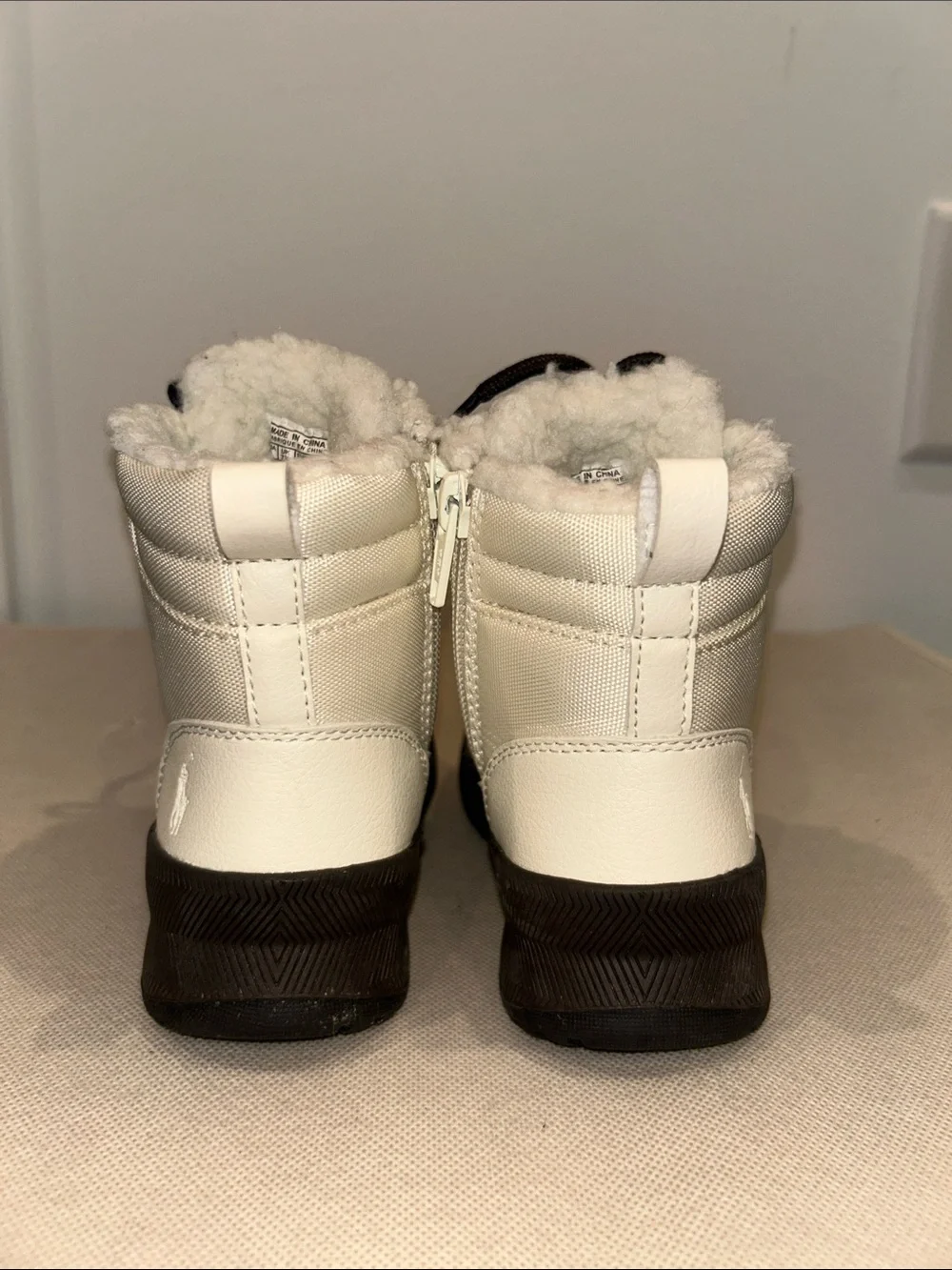 Polo Ralph Lauren Girl’s snow boots featuring a white nylon upper, Size 8